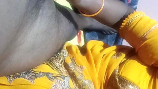 Desi Bhabhi Gave a Handjob and Then Got Her Ass Fucked