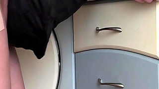 My Lover Ejaculates Into Me in the Kitchen While I'm Pregnant