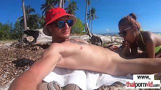 Amateur Sex Thai teenage nailed a BWC at beach