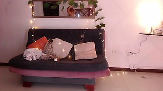 Cam beauty with amazing big clit 2