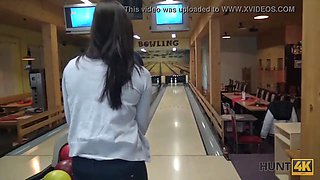 HUNT4K. Cutie makes love with stranger to earn cash for boyfriend