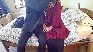 Hijabi amateur beauty fucking for cash