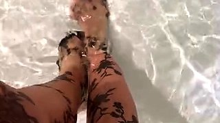 Amateur Foot Fetish Girlfriend Sucks and gives a Footjob