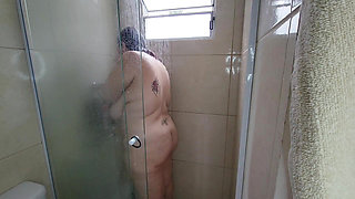 Watching Sexy BBW While She Showers