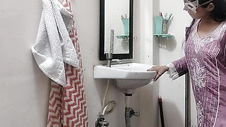 Sister in law ko bathroom ke paas pakad ke jabar dasti pela