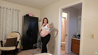 Pregnant Redhead MILF Masturbating