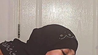 Hijabi Mobile Masseuse POV Massage