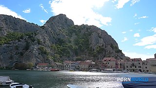 Tantalizing Tourists Chapter 1: Bi Besties Candee Licious And Shalina Devine Toy Their Asses GP3197