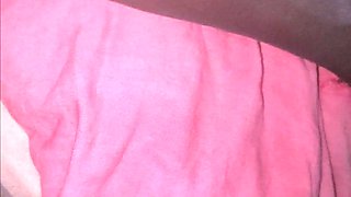 Desi molten bhabhi romantic munda mein dalwa rahi rahi hai.