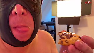 He Blasts Massive Cum Load on Deep-Throat Cookie