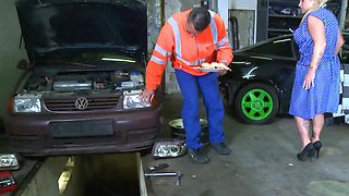 Big boobs blonde fucking whit car mechanic on the car...cum in mouth