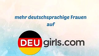 Deutsche reife Frau mit schlaffen Brsten fingert sich