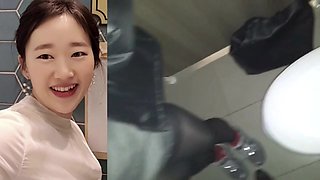 Yi Yuna Parttime Blowjob in a Toilet Enclosure