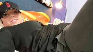 Vicktoriatacos - Casually Farting On My Bed In Yoga Pants