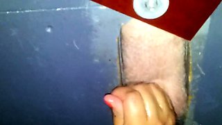 Svenska Hustruns Glory Hole Handjob