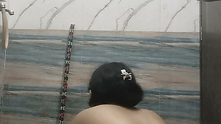 Hot bhabhi taking shower rubbing pussy