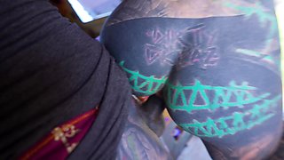 Tattooed hottie Anuskatzz has fun in the RV