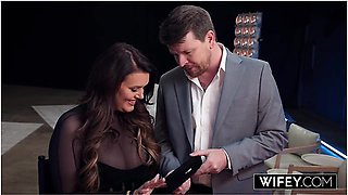 Dan Damage, Hollywood Cash And Jamie Knoxx In Gorgeous Curvy Hotwife Lacy Gets Blindfolded For The Ultimate Gangbang Surprise