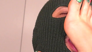 4K Foot Worship and Foot Gagging From Hot Blonde Goddess with Long Green Toenails