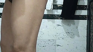 Priya Bhabi Sexy Bath Show