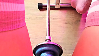 Fucking Machine Anal - Solo Girl Takes a Relentless Machine Deep in Her Ass