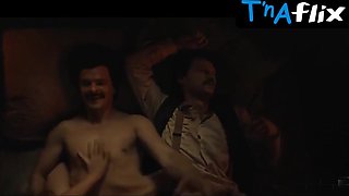 Magdalena Boczarska Arse, Milk cans Sequence in Magnezja