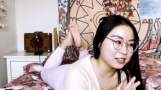 Small fun bags Chinese honey masturbates with toy
