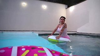 Pool Sex With My Shy Sister In Law Sneider Play - Cowgirl POV Squirt & Public Pussy Licking