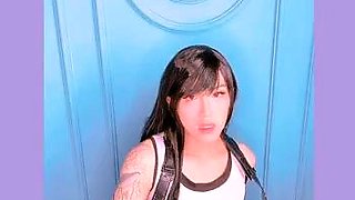 EmilyYunicorn's Tifa Lockhart Cosplay - Handjob Cumshot