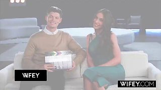 WIFEY Stunning Hotwife Amiee Cambridge Gets Stretched Out By Monster BBC While Holding Hubbys Hands