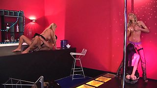 Savannah Gold In Fucks Her Stripper Friends In The Club