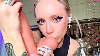 Blond solo beauty jerking off her dick