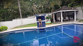 The Stepmother Caught Her Stepdaughter Playing with a Dildo in the Pool and Masturbated Her Until She Squirts.