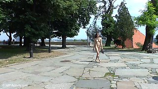 Brunette Amateur Sucks Stranger In Public Cash Stunt