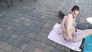 I Ass at the Pool
