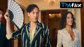 Cansu Tosun Fun bags Sequence in She Said Maybe