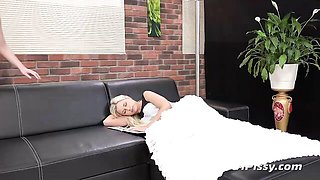 Admirable Eva and Dido's golden showers action