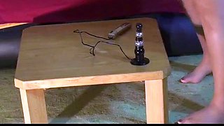 Big Ass Girl Masturbates on the Bed