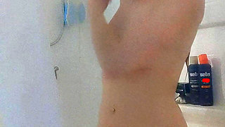 Spinny Duckyy Gets Clean