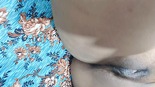 Pregnant Baji - Big Natural Tits Desi Bhabi Boobs Dikhate howay