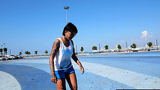 Skateboarding fail of big butt Thai MILF