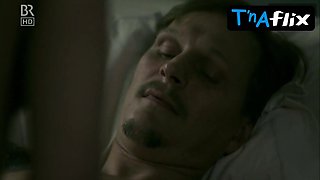 Sandra Huller Bum, Orbs Sequence in Uber Uns Das All