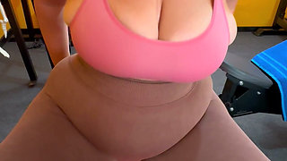 Tease You with My Big Natural Boobs to Come and Fuckme in the Gym