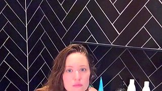 Big boobs webcam slut toys her asshole