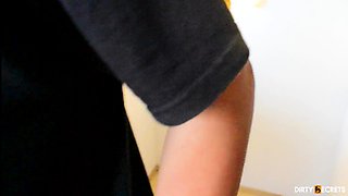 HOUSEWIFE GETS FUCKED BY ELECTRICIAN TO BE REWARDED FOR HIS