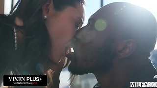 Fit Sexy MILF Catherine Knight Craves To Try Mannie Coco's Black Meatpole With All Her Slutty Holes
