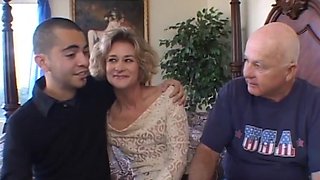 Wife's juicy pussy gets serviced in high-heeled glory