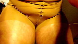 1441 Sexy GILF Dawnskye1962 Shows off Pantyhose and Sky Fuck-me Heels