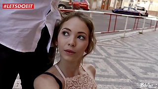 Porn Idol Pounds Fan Girls Ass in Wild Cumshot