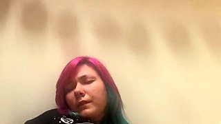 Cute amateur webcam teen girl toying pussy on webcam